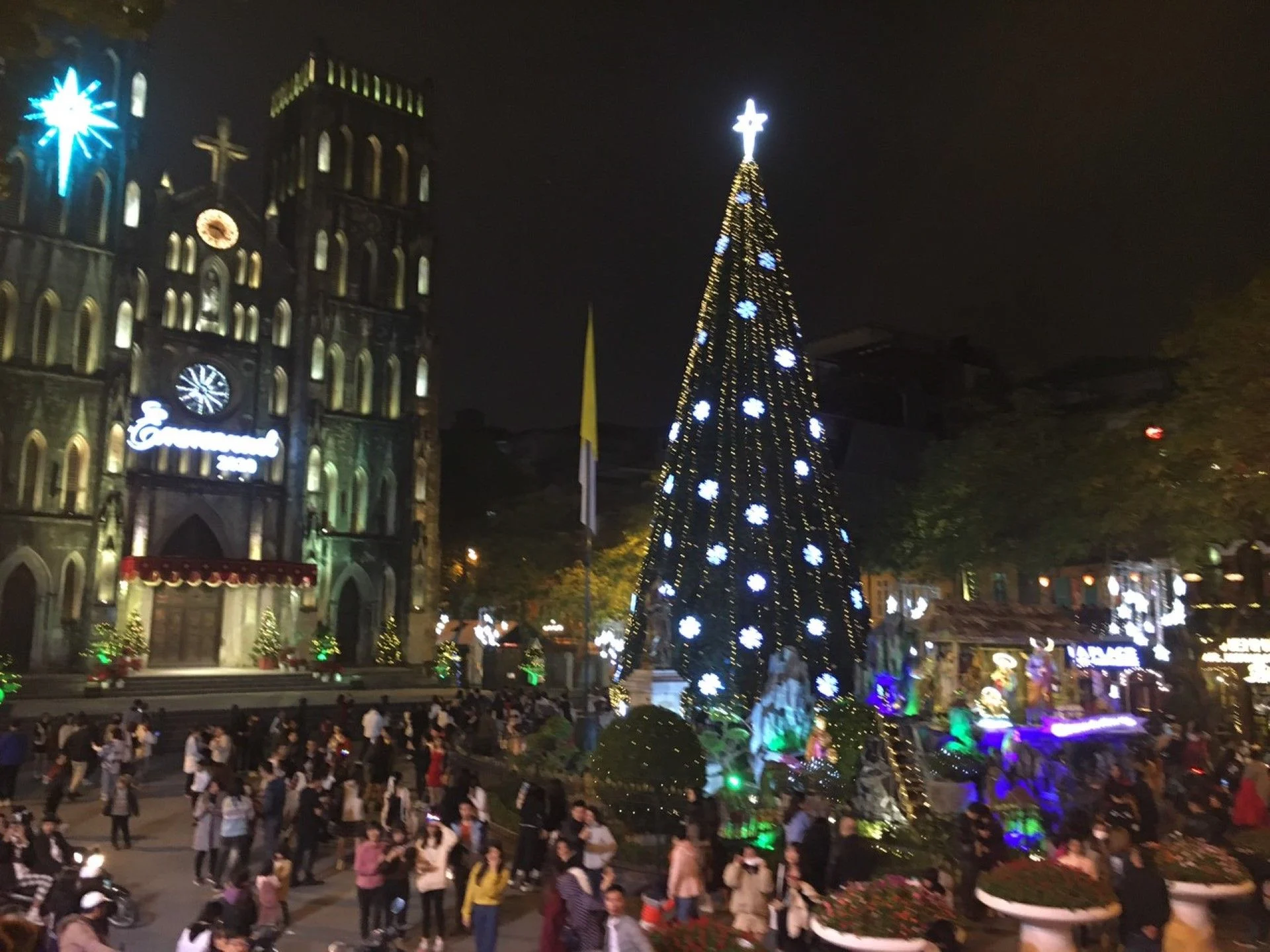 Tour Đêm Âm Nhạc Hà Nội